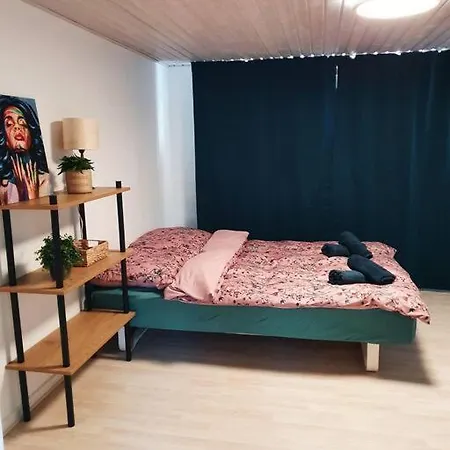 Cozy Basement In The Center *